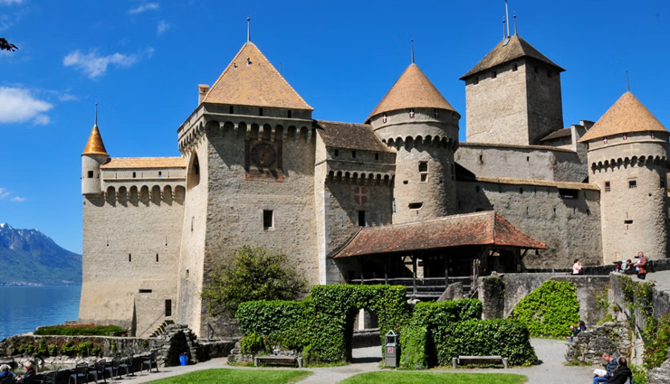 places to visit in switzerland,switzerland,tourist attraction in switzerland,harder kulm,chateau de chillon,montreux,mount pilatus,the rhine falls,the matterhorn,landwasser viaduct bridge