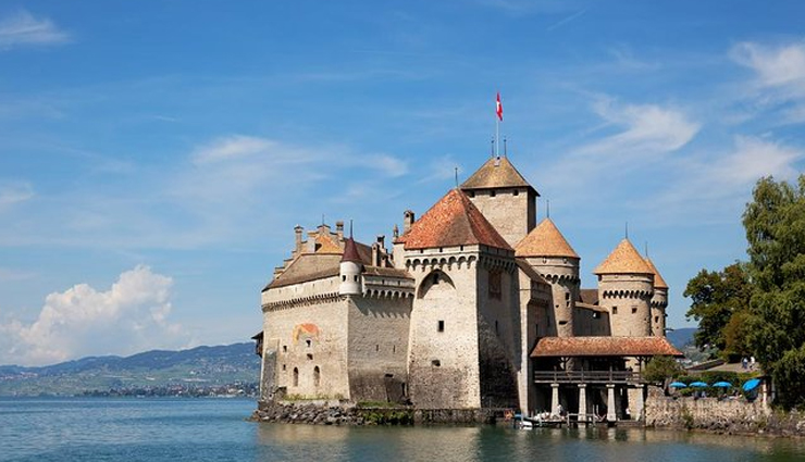 switzerland,coolest places in switzerland,st mortiz,lake lugano and ticino,the rhine falls,the albula,bernina railway line,chateau de chillon,montreux