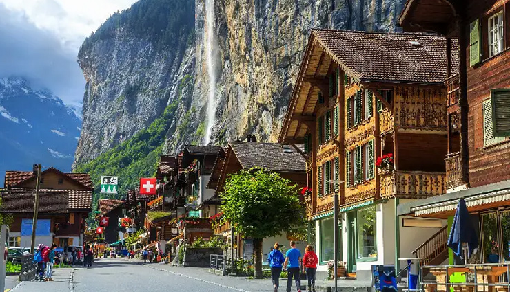 दुनिया का पसंदीदा हॉलिडे डेस्टिनेशन है स्विट्जरलैंड, यहां की इन जगहों पर लें घूमने का आनंद 