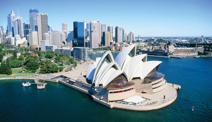 sydney,free things in sydney,places to visit in sydney,tourist attraction in sydney,barrenjoey lighthouse,rocks discovery museum,sydney opera house,sydney conservatorium of music,st marys cathedral,hyde park,royal botanic gardens,museum of contemporary art australia