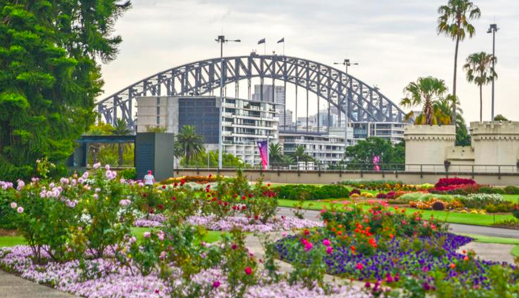 sydney,free things in sydney,places to visit in sydney,tourist attraction in sydney,barrenjoey lighthouse,rocks discovery museum,sydney opera house,sydney conservatorium of music,st marys cathedral,hyde park,royal botanic gardens,museum of contemporary art australia