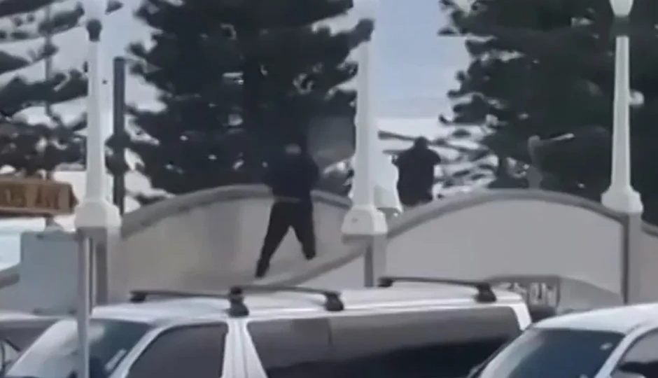 सिडनी फायरिंग: पाकिस्तानी पिता-पुत्र पर ISIS कनेक्शन का संदेह, कार से बरामद हुआ आतंकी संगठन का झंडा