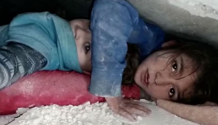 अंकल आप मुझे यहां से बाहर निकालिए, मैं आपकी सेवक बनकर रहूंगी..., सीरिया में 36 घंटे मलबे में दबी बच्ची की मार्मिक अपील