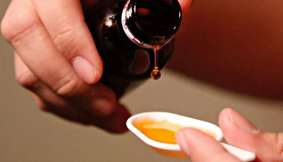 यूपी में कफ सिरप बनाने वाली कंपनियों पर कसा शिकंजा, औषधि विभाग की टीमें करेंगी अचानक छापेमारी