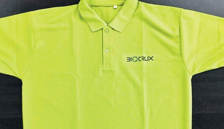 बोतलों को क्रश करके बनाई जा रही टीशर्ट और कैप, सामान्य के मुकाबले में अधिक टिकाऊ 