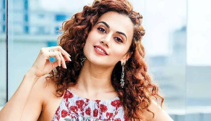 2 News : शादी की खबरों के बीच तापसी पन्नू ने फ्लॉन्ट की अंगूठी, ढोल-नगाड़ों के साथ बेटी को घर लेकर पहुंचे ये