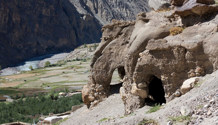 tabo spiti valley activities,things to do in tabo,tabo monastery visit,trekking in spiti valley,tabo caves exploration,dhankar monastery trek,spiti valley travel guide,best places to visit in tabo,monastic festivals in tabo,stargazing in spiti,photography spots in spiti