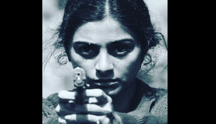 black and white pics of tabu,breath taking pics of tabu,tabu beautiful pics,fashionable tabu