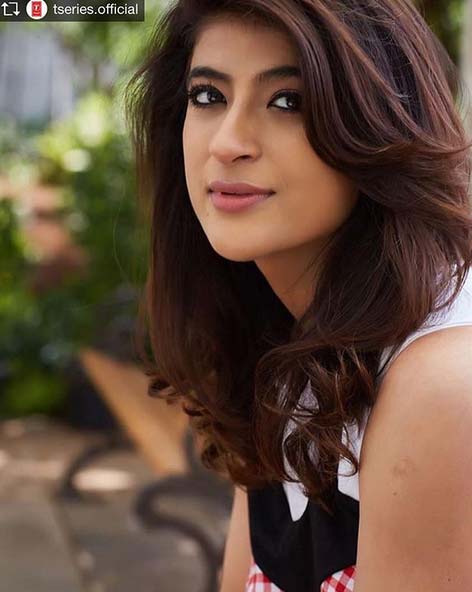 #Metoo पर आयुष्मान खुराना की पत्नी का नया खुलासा, कहा - रिश्तेदार होते हैं असली वहशी bollywood,ayushmann khurrana,tahira kashyap,metoo,metoo campaign,metoo movement