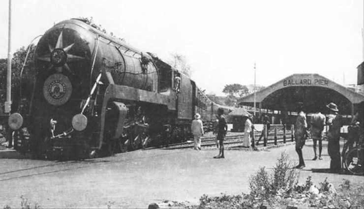 weird news,weird incident,frontier mail,india first ac train