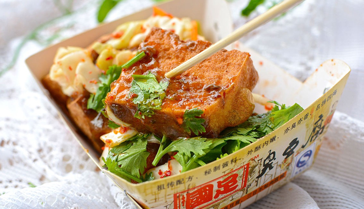 stinky tofu,aiyu jelly drink,small bun in a big bun,ice cream runbing,small sausage in a big sausage,taiwanese sausage on a stick,fried chicken,guabao,pig blood cake,oyster omelet,local dishes,local dishes in taipei,taipei