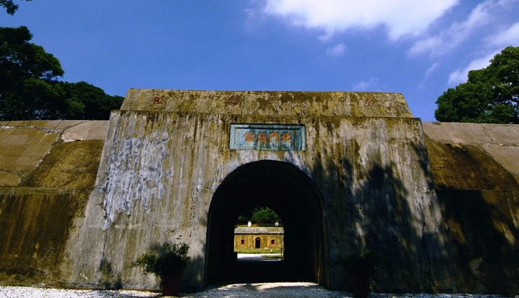 tourist attractions in taipei,taipei,places to visit in taipei,national palace museum,hobe fort,confucious temple,dihua street,baoan temple,yinshan temple,museum of world religions