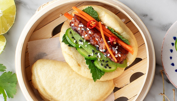 stinky tofu,aiyu jelly drink,small bun in a big bun,ice cream runbing,small sausage in a big sausage,taiwanese sausage on a stick,fried chicken,guabao,pig blood cake,oyster omelet,local dishes,local dishes in taipei,taipei