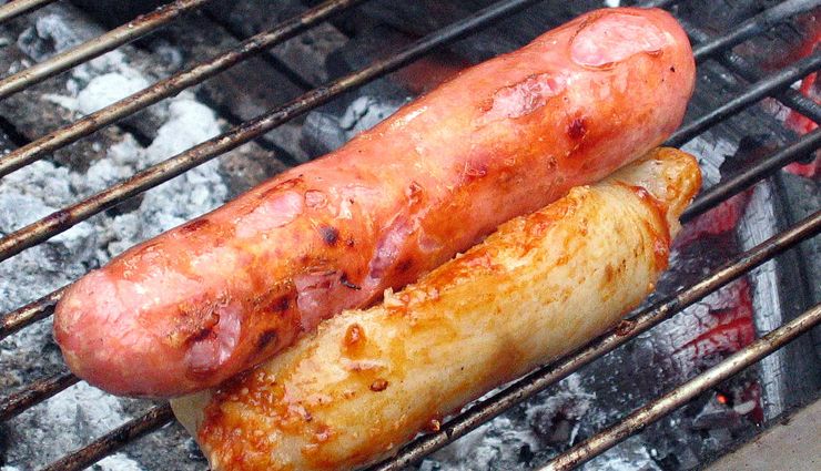 stinky tofu,aiyu jelly drink,small bun in a big bun,ice cream runbing,small sausage in a big sausage,taiwanese sausage on a stick,fried chicken,guabao,pig blood cake,oyster omelet,local dishes,local dishes in taipei,taipei