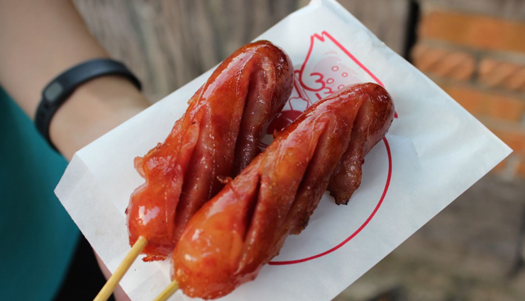 stinky tofu,aiyu jelly drink,small bun in a big bun,ice cream runbing,small sausage in a big sausage,taiwanese sausage on a stick,fried chicken,guabao,pig blood cake,oyster omelet,local dishes,local dishes in taipei,taipei