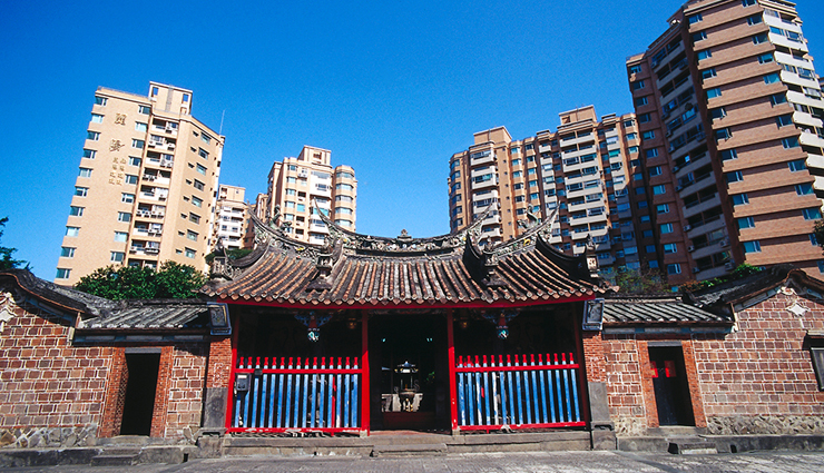 tourist attractions in taipei,taipei,places to visit in taipei,national palace museum,hobe fort,confucious temple,dihua street,baoan temple,yinshan temple,museum of world religions