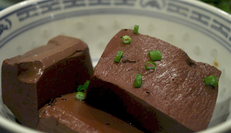 stinky tofu,aiyu jelly drink,small bun in a big bun,ice cream runbing,small sausage in a big sausage,taiwanese sausage on a stick,fried chicken,guabao,pig blood cake,oyster omelet,local dishes,local dishes in taipei,taipei