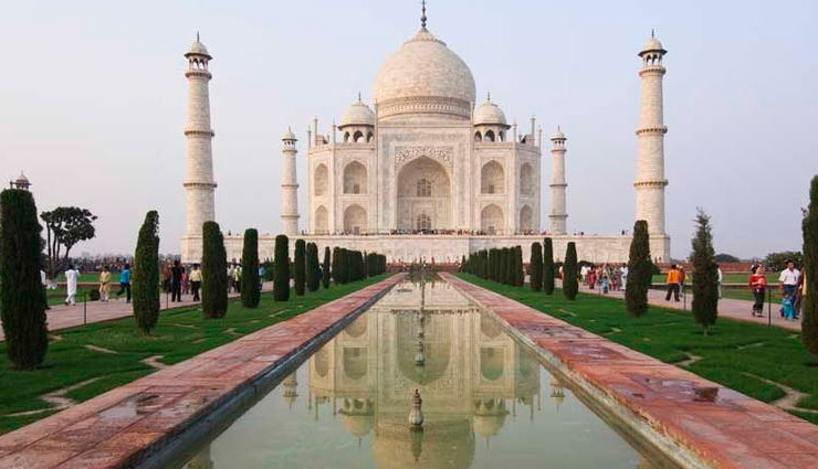 holidays,taj mahal,10 famous historic sites around the world,historic sites,historical places around the world,wander lust,places to be visited around the world,machu picchu,tikal,the pyramids at giza,angkor wat,petra,stonehenge,the colosseum and forum,the parthenon,easter island