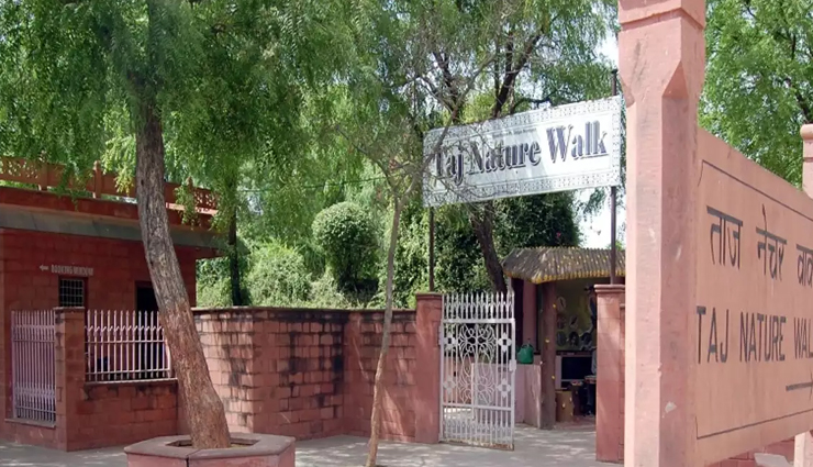 tourist places in agra,agra tourist places,taj mahal,agra fort,mehtab bagh,kinari bazar,tomb of itimad-ud-daula,korai village,taj nature walk,wildlife sos,travel,travel guide,tourism,india tourism