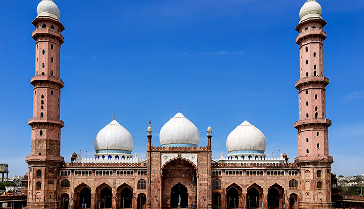 famous indian mosques,best mosques to visit in india,islamic architecture in india,historical mosques in india,famous muslim shrines in india,must-visit mosques in india,religious significance of indian mosques,cultural heritage of indian mosques,top mosques to explore in india,india most iconic mosques