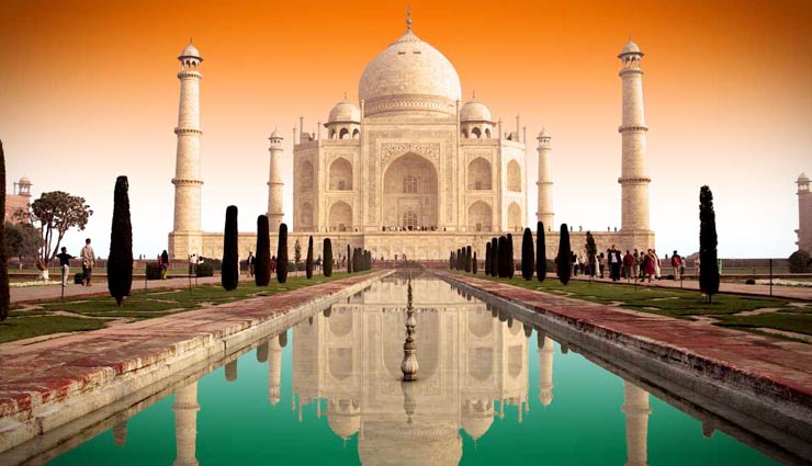 hanging these 6 pictures in home will bring bad luck,tajmahal photo,scenes of the mahabharata war,pictures of thorny plants,fragmented sculptures or photographs,sinking boat or ship,porn images