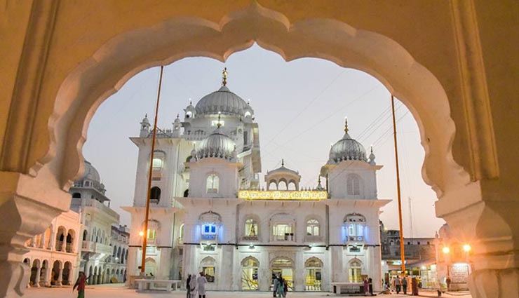देश के प्रसिद्द गुरूद्वारे famous gurudwaras,holidays,bangla sahib,harminder saheb singh,takht shri patna sahib,shree keshghar sahib,sees ganj gurudwara