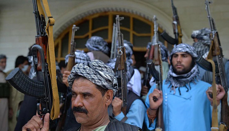 अफगानिस्तान: तालिबान के नए नियम - दाढ़ी कटवाने पर पिटाई, महिलाओं का बाहर निकलना बैन