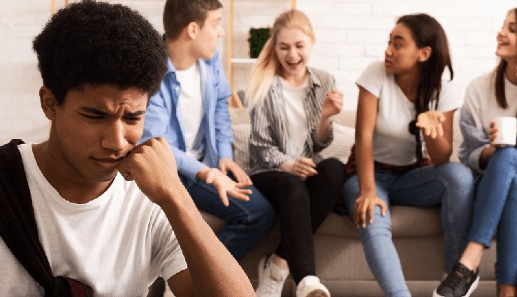 toxic friends to avoid,signs of fake friends,unhealthy friendships,types of toxic friends,when to end a friendship,toxic friendship red flags,emotional well-being,letting go of bad friends,how to identify fake friends,negative people in life