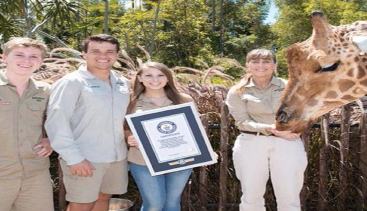 weird news,weird giraffe,world most tallest giraffe,australia,guinness world record