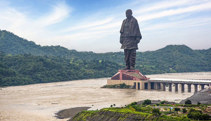 tallest statues,tallest statues in the world,statue of unity,india,spring temple buddha,china,laykyun sekkya buddha,myanmar,guanyin of nanshan,china,statue of belief,emperors yan and huang statue,the motherland monument,ukraine,ushiku daibutsu,japan,sendai daikannon,guishan guanyin,peter the great statue,russia
