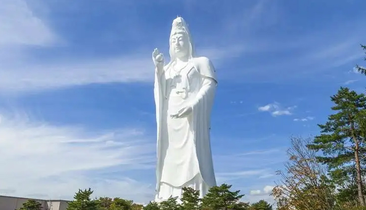 tallest statues,tallest statues in the world,statue of unity,india,spring temple buddha,china,laykyun sekkya buddha,myanmar,guanyin of nanshan,china,statue of belief,emperors yan and huang statue,the motherland monument,ukraine,ushiku daibutsu,japan,sendai daikannon,guishan guanyin,peter the great statue,russia
