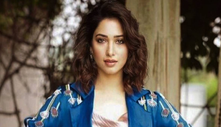 2 News : परिवार के साथ मां कामाख्या के दर्शन करने पहुंचीं तमन्ना भाटिया, दुर्घटना में बाल-बाल बचा यह मशहूर सिंगर