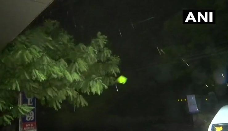 तमिलनाडु के तट से टकराया 'गाजा', कई इलाकों में भूस्खलन, स्कूल-कॉलेज रहेंगे बंद, अगले 6 घंटों में कमजोर पड़ सकता है तूफान