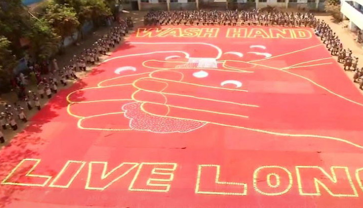 1000 छात्राओं ने इस अंदाज में दिया कोरोना वायरस को रोकने का संदेश, सोशल मीडिया पर हुई तारीफ