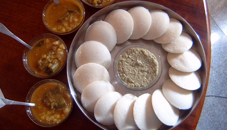 favorite street food of india,indian street food,delicious street food,mouthwatering delicacies from indian street,best street cuisine,popular street food,travel,cuisines