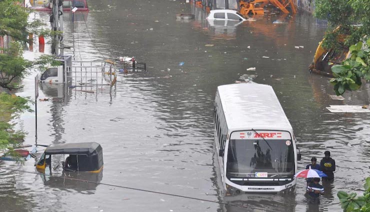 तमिलनाडु में भारी बारिश से बिगड़े हालात, 5 जिलों में रेड अलर्ट, 9 जिलों में दो दिन की छुट्टी घोषित