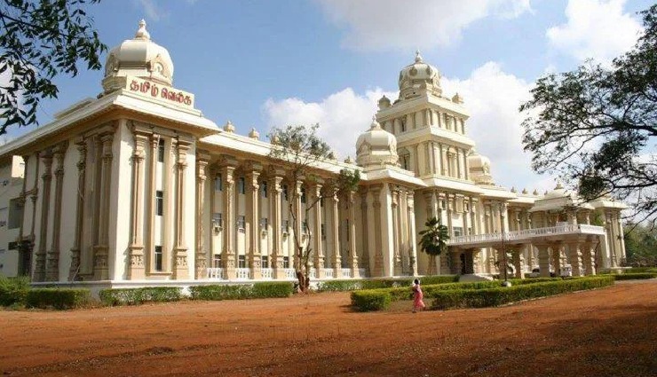 things to do in thanjavur,thanjavur tourist places,tanjore attractions,chola dynasty heritage,temples in thanjavur,south indian culture,thanjavur art and architecture,tamil nadu travel,top places to visit in thanjavur,thanjavur travel guide