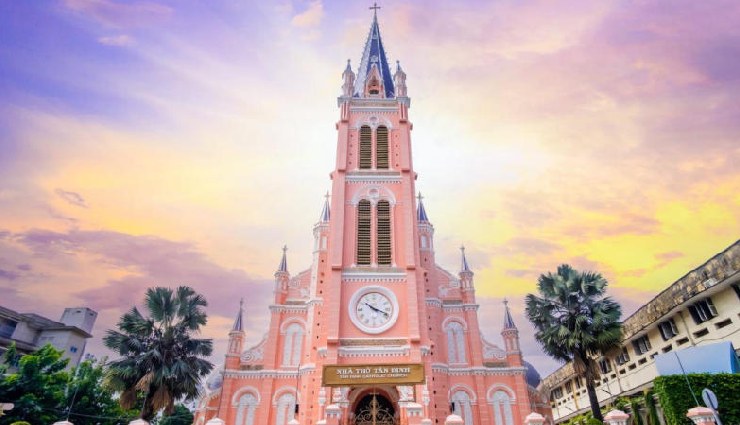 pink destinations around the world,pink travel spots,jaipur pink city,keukenhof tulip gardens,lake hillier pink lake,riomaggiore cinque terre,hitachi seaside park,craigievar castle,tân Định church,hundertwasser green citadel,pink tourist attractions