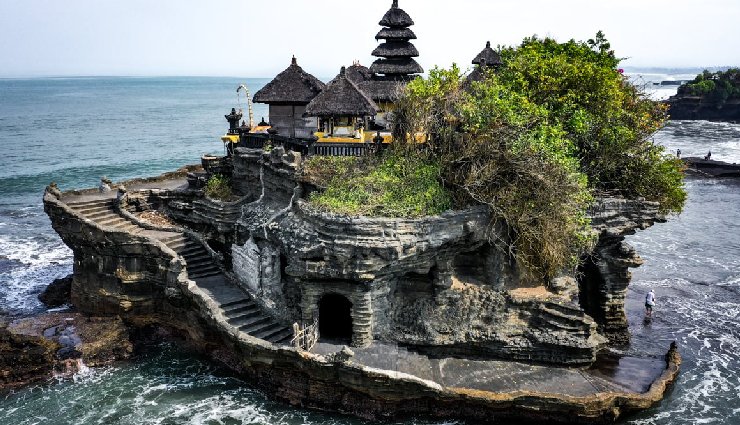 bali travel guide,bali tourism,things to do in bali,explore ubud,tanah lot temple,mount batur hike,bali hot springs,uluwatu temple,surfing in bali,besakih temple,tukad cepung waterfall,sundays beach club,bali swing