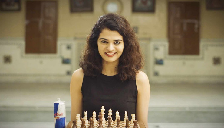 akanksha singh,tania sachdev,shikha uberoi,sharmila nicollet,prachi tehlan,glamorous female sports person in india,hottest female sports persons,female sports person in india