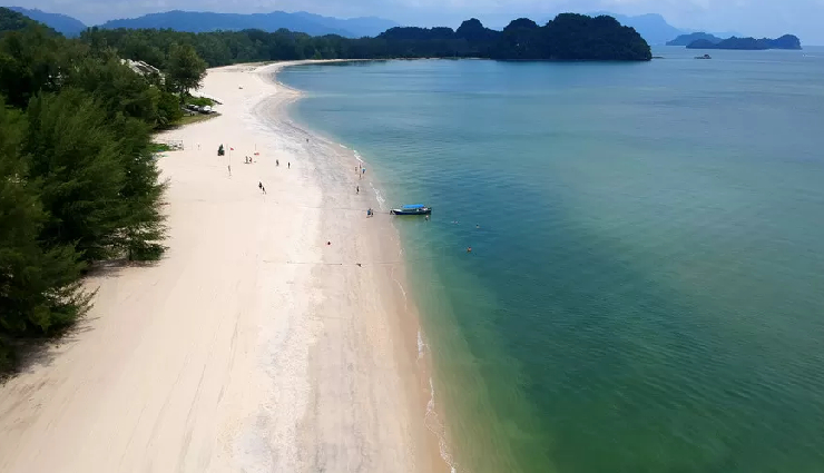 spectacular beaches in malaysia,best beaches in malaysia,batu ferringhi beach penang,tanjung aru beach kota kinabalu,klebang beach melaka,tanjung rhu beach langkawi,pantai batu hitam kuantan,pangkor island beaches,malaysia beach destinations,top beaches in malaysia,beach resorts malaysia,water sports in malaysia,malaysia beach vacations,best sunset beaches malaysia,snorkeling in malaysia,romantic beaches in malaysia,family-friendly beaches malaysia,white sand dunes melaka,unique beaches malaysia,surfing beaches malaysia,malaysia island getaways,tropical spice garden penang,parasailing malaysia,langkawi beach attractions,pangkor island snorkeling,sunset at tanjung aru beach,batu ferringhi water sports,malaysia beach photography,klebang beach activities,pangkor island jungle trekking