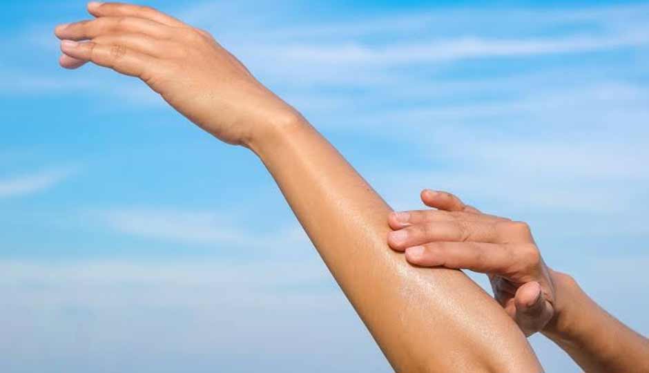 10 Home Remedies to Treat Tanning on Hands Naturally