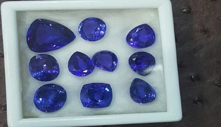 आखिर कैसे एक पत्थर ने रातोंरात शख्स को बना दिया 25 करोड़ का मालिक weird news,weird incident,tanzania man becomes millionaire,biggest tanzanite stone