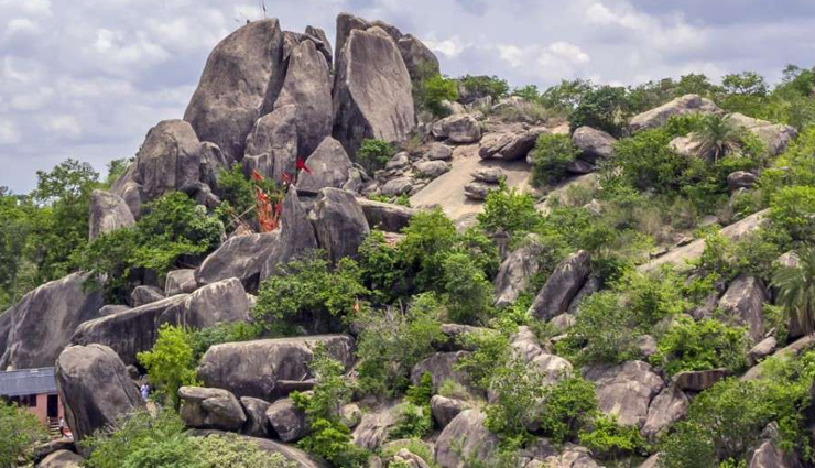 deoghar,spiritual destination,serene retreat,pilgrimage site,sacred place,tranquil escape,religious significance,serenity and spirituality,divine ambiance,pristine landscapes,meditative retreat,peaceful sanctuary,spiritual exploration,holy pilgrimage,tranquility and devotion