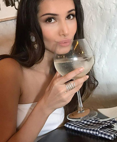 tiger shroff,student of the year 2,tara sutaria,bollywood new face,pics of tara sutaria,entertainment news