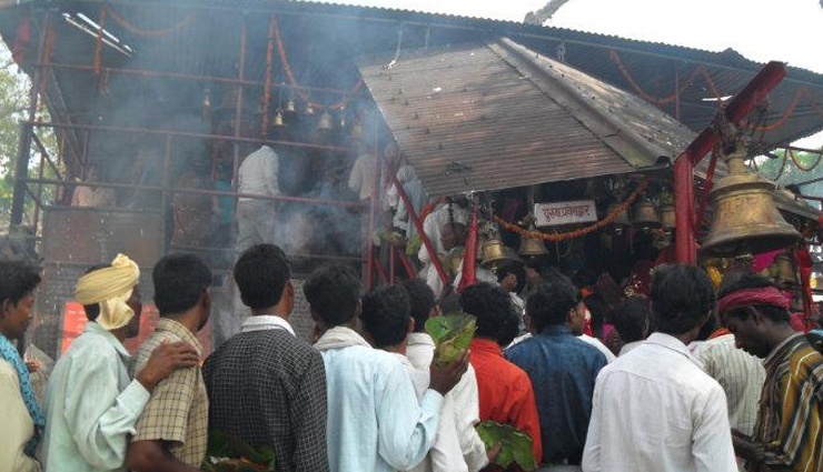 uttar pradesh,tarkulha devi temple where meat is served as prasad,gorakhpur,tarkulha devi temple,weird temple stories