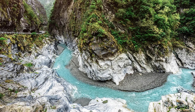 taiwan vacation attractions,taipei 101 observation deck,beitou hot springs,rainbow village nantun,taroko gorge hiking trails,sun moon lake leisure activities,yandmingshan national park,xinshe sea of flowers taichung,lin family mansion and garden,zushi temple architecture,wusheng night market shopping and dining,taiwanese tourist destinations,taiwan sightseeing spots,must-visit places in taiwan,cultural attractions in taiwan