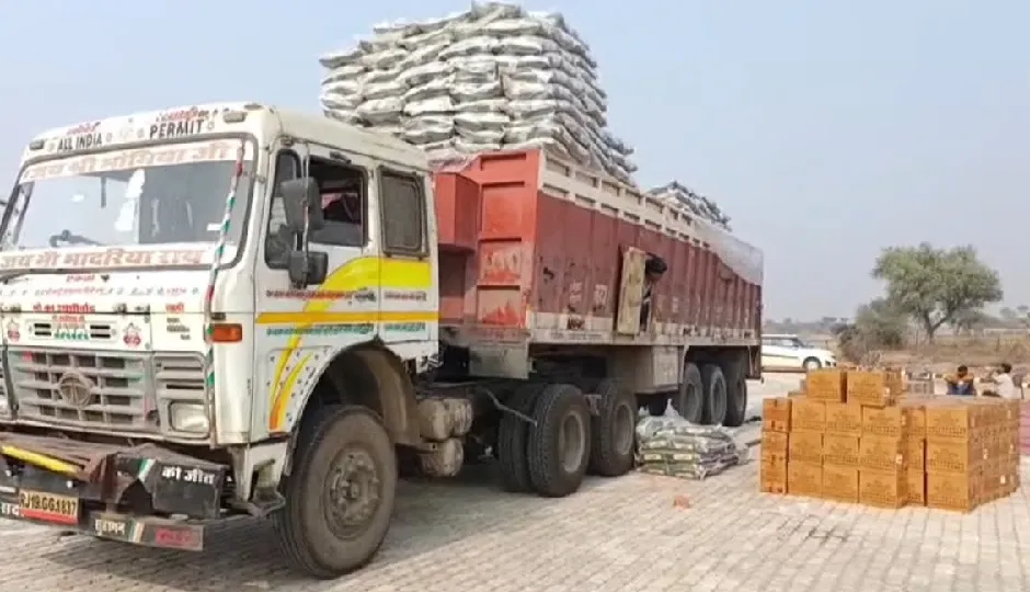 चावल के कट्टों में छिपाई अवैध शराब, 60 लाख की खेप के साथ दो तस्कर गिरफ्तार, उदयपुर में भी एक पकड़ा