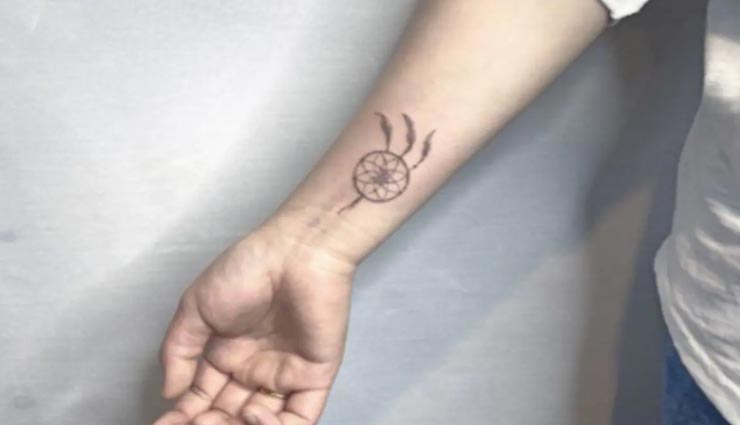 बेटी द्वारा टैटू बनवाना पिता के लिए बना मुसीबत, मां ने करवाया मामला दर्ज