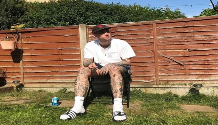 लॉकडाउन में शरीर पर हर दिन एक नया टैटू बना टाइमपास कर रहा शख्स weird news,weird incident,lockdown,coronavirus,every day a new tattoo